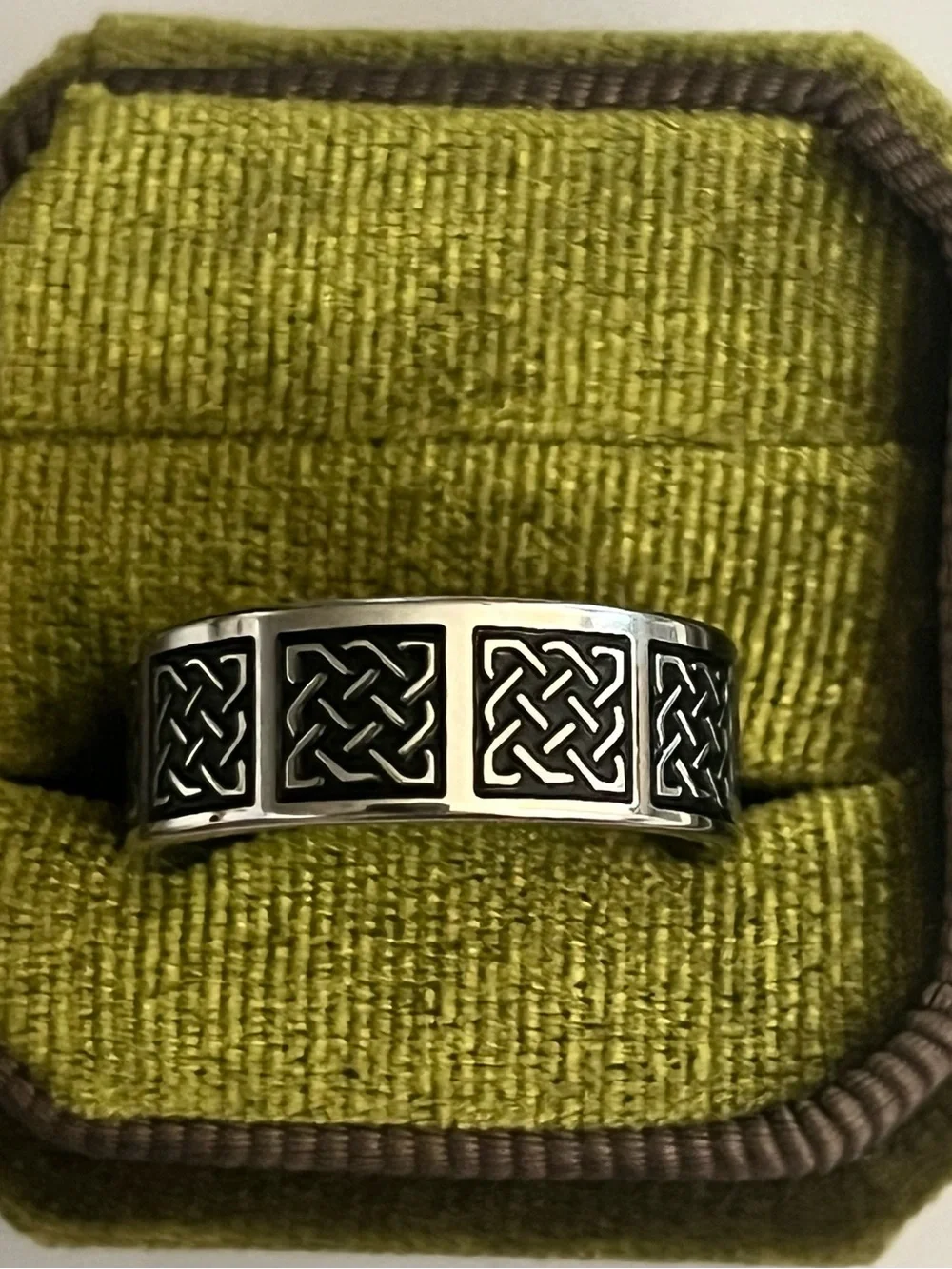 Titanium Steel Silver w/ Celtic Design Polished Finish 8mm Unisex Band Size 9